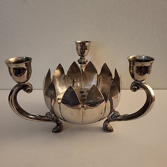Vintage Elegance Silver Plate Candle Holder Water Lily Lotus Nenuphar Flower - Picture 1 of 11